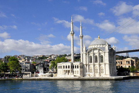 Istanbul: Bosphorus Strait and Black Sea Cruise with Lunch