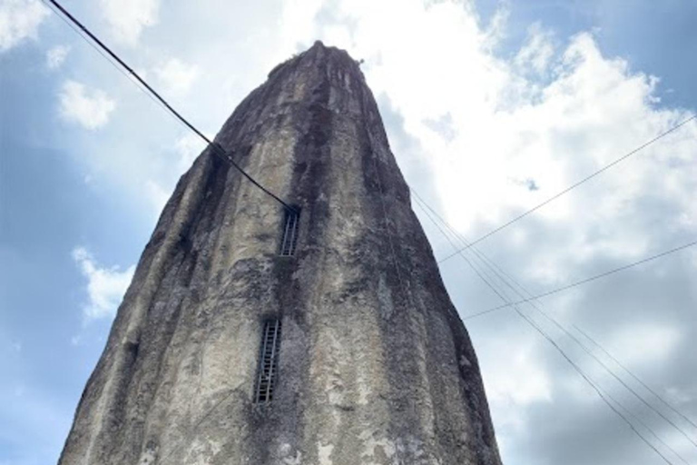MEDELLIN: TOUR INGLÊS GUATAPE + PEÑOL VELHO + MALECON + BARCO RUMBERO