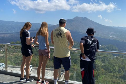 Ubud: Downhill-cykeltur med risfält, vulkan och måltidPrivat grupp