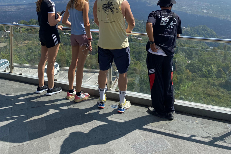 Ubud: Downhill-cykeltur med risfält, vulkan och måltidPrivat grupp