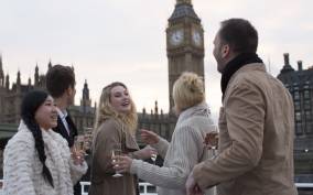 London: River Thames Evening Cruise with Bubbly and Canapés