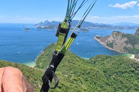 Niterói: Tandem Paragliding Flight with Luciano Miranda – No prior training required. Niterói: Tandem Paragliding Flight with Luciano Miranda – No Training Required