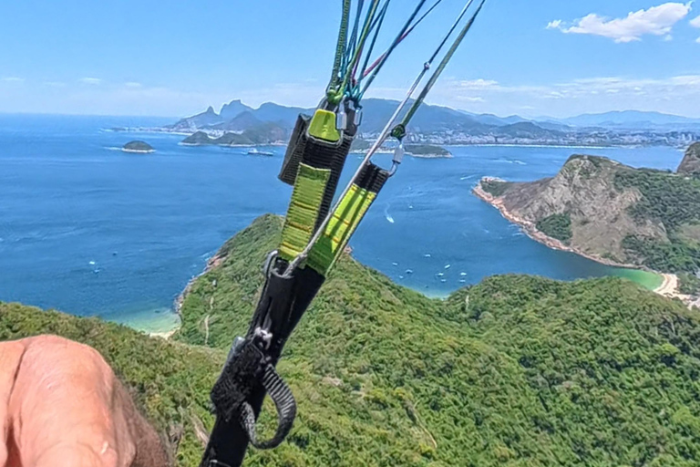 Niterói: Tandem Paragliding Flight with Luciano Miranda – No prior training required. Niterói: Tandem Paragliding Flight with Luciano Miranda – No Training Required