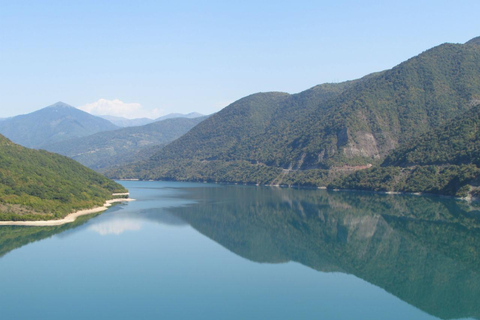 Von Tiflis nach Kazbegi: Die Reise ins georgische Hochland