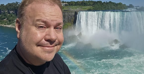 Niagarafälle: Kanada mit einem portugiesischsprachigen Reiseführer
