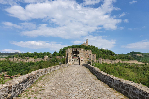 De Bucarest: excursion privée d'une journée à Basarabovo et Veliko Tarnovo