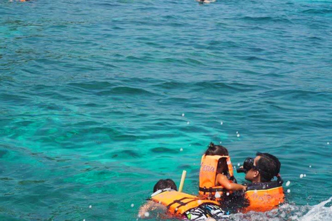 Ko Lanta: Dagsutflykt med snorkling till Phi Phi och Bamboo Islands