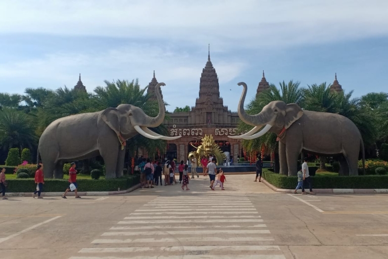 One Day Phnom Penh City and Genocide Tour by Tuk-Tuk