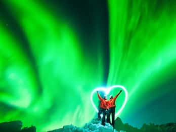 Northern lights minibus adventure with professional photos