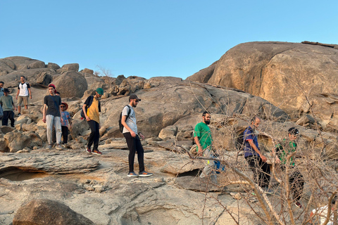 Jeddah: Caminhada na Montanha da Lua e Yoga ao Pôr do Sol