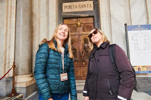 ローマ専用ドライバーとガイドによる聖なる扉巡礼の旅