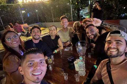 Medellín: Vida nocturna em Rooftops e Clubes com Licor Local