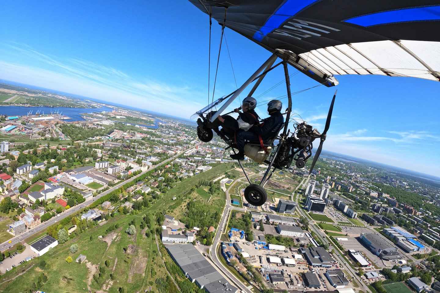 Riga: Hang-Glider 10-Minute Flight Over the City