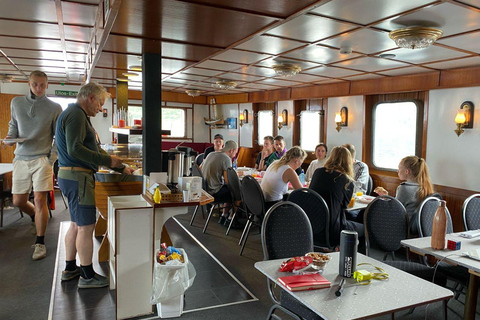 Tromsø: Classic arctic fjord cruise with lite lunch