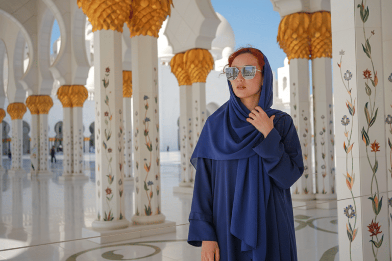 Abu Dhabi Elite Day-trip: Sheikh Zayed Mosque & Royal Palace Small Group Mercedes Sprinter in German