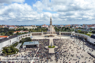 Private Tour from Lisbon: Fátima, Batalha, Óbidos & Nazare.