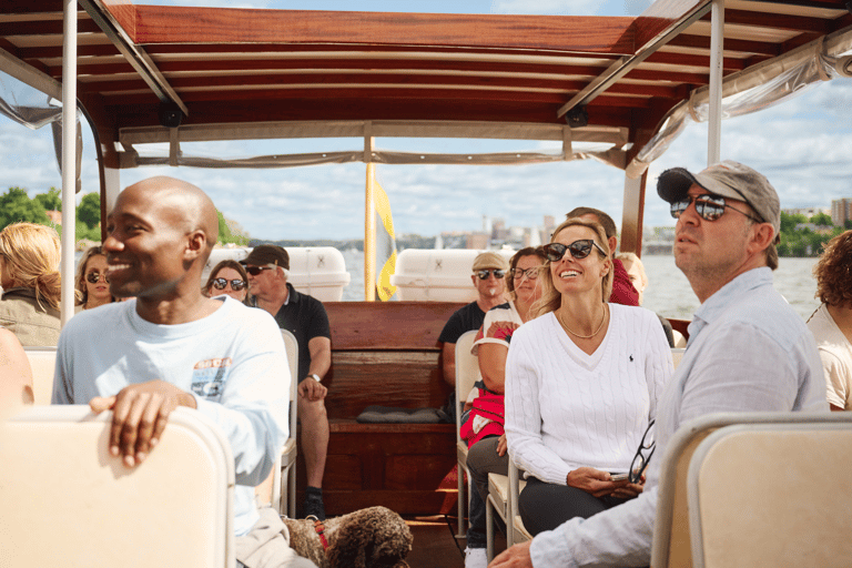 Stockholm: Guided Archipelago Tour by Classic Wooden Boat