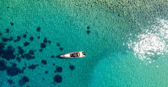 Andros : quatre heures en bateau semi-rigide, partagé ou privé