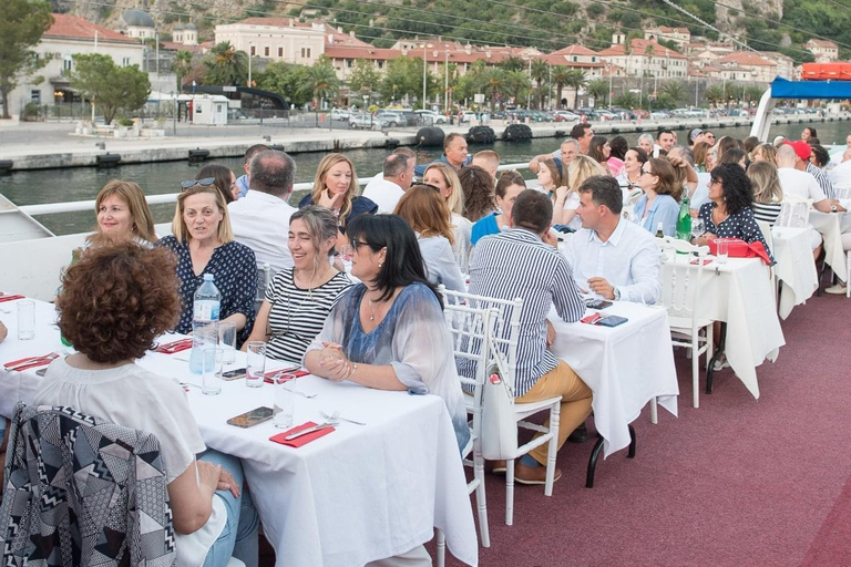 Tour in barca nella Baia di Boka con &quot;Katica: &quot;Visita la Signora delle Rocce