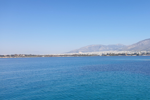 Croisière privée en catamaran sur la Riviera d'Athènes avec repas et boissonsCôte d'Athènes : Croisière privée en catamaran avec repas et boissons