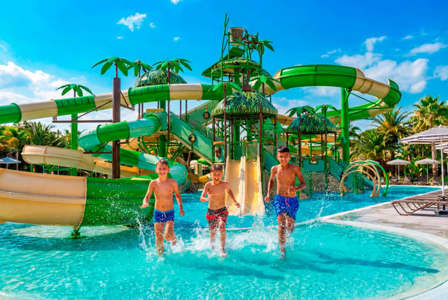 Palafolls: entradas para el delfinario y el parque acuático Marineland