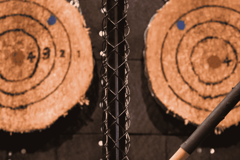 Throw axes & enjoy drinks right in the center of Leipzig Axe throwing & drinks right in the center of Leipzig