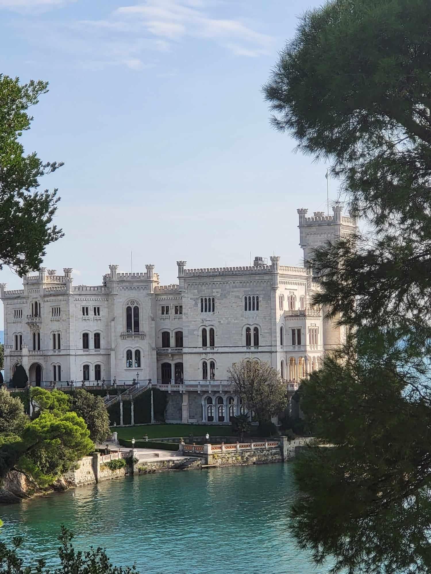 Miramare: Das romantischste, schönste und traurigste Schloss.