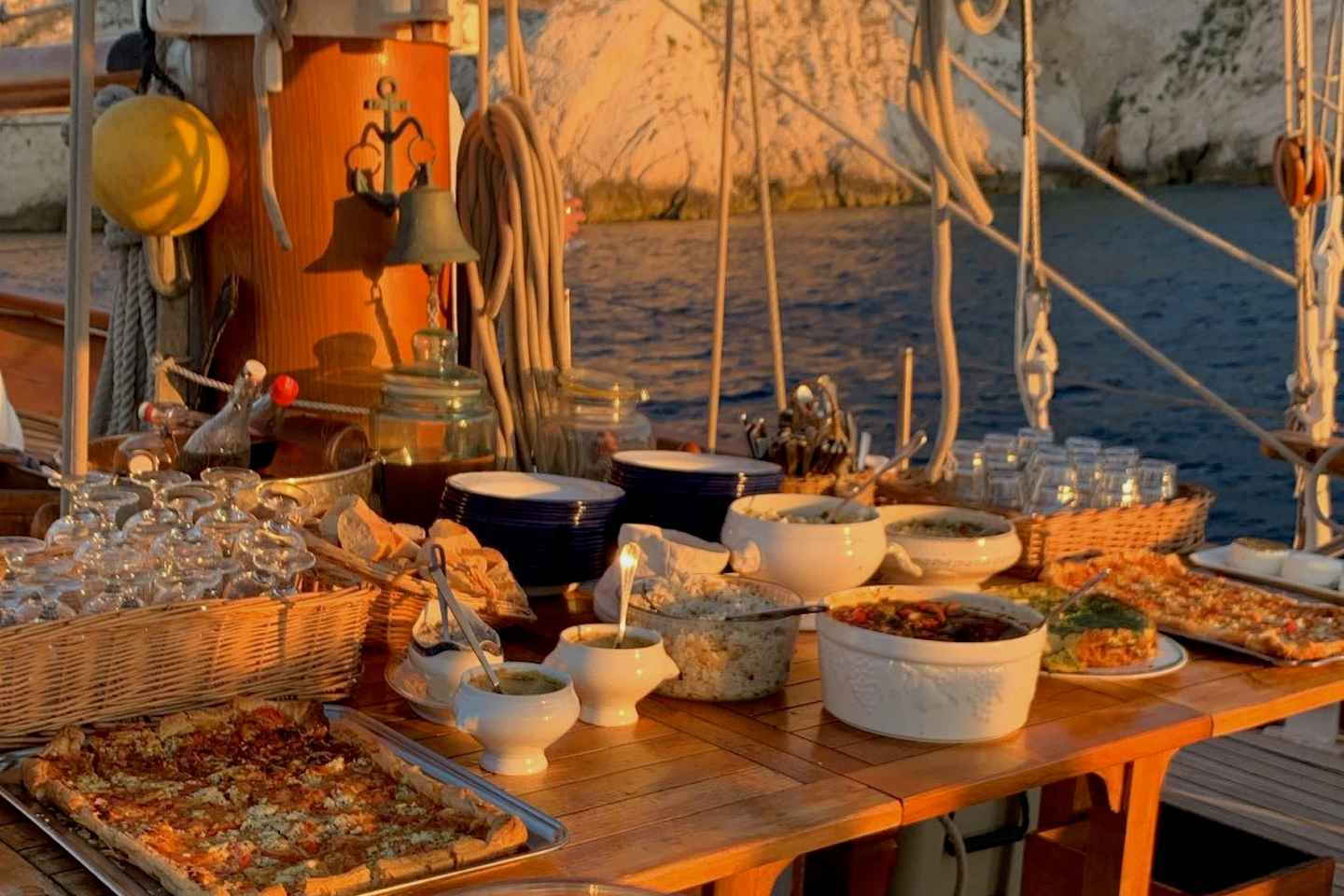 Croisière coucher de soleil aux îles du Frioul avec dîner