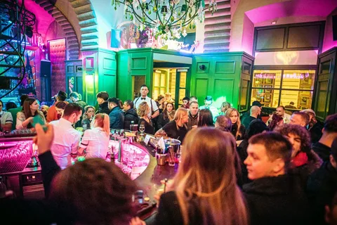 Wien: Pubcrawl med adgang til natklub