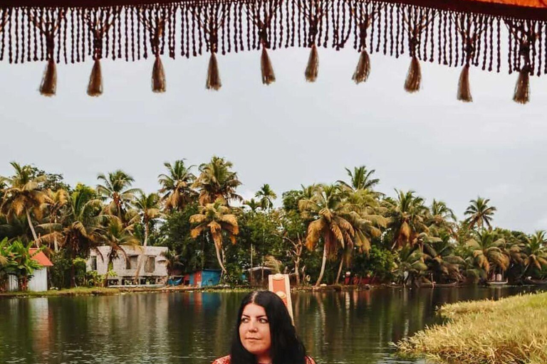 Luxury Backwater Cruise – One-Day Private Tour from Kochi