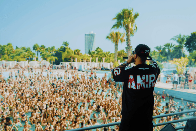 Kavos: Party Passport con 3 discoteche e feste in piscinaKavos: Pass per le feste con 3 discoteche e feste in piscina