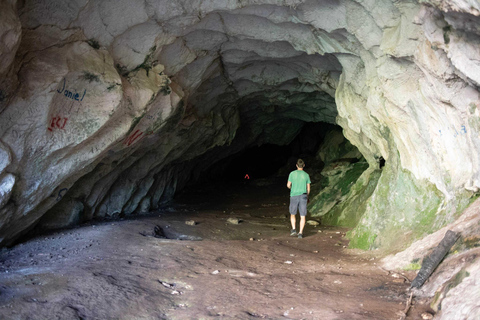 Från Tirana/Durres/Golem: Pellumbas grotta &amp; zipliningFrån Tirana: Pellumbas grotta, Petrela slott och zipline