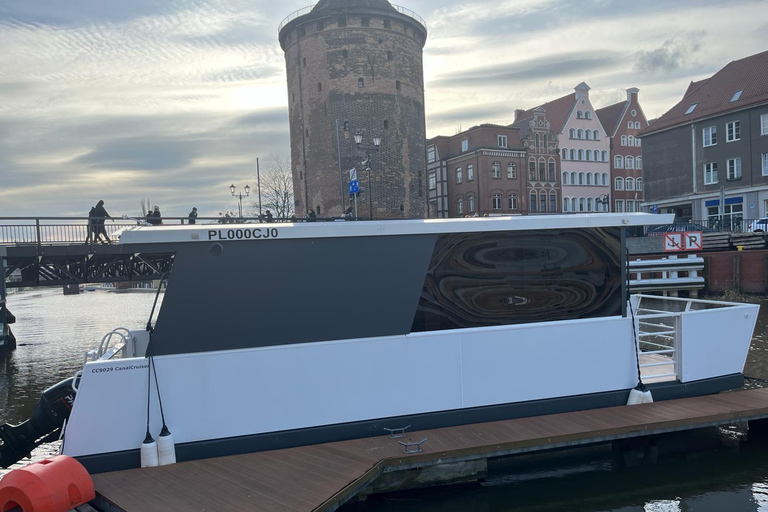 Gloednieuwe, kleine waterbus op de Motława rivier in Gdańsk