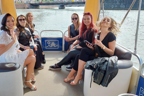 Wroclaw: Sunset Catamaran Cruise with Drink and Music