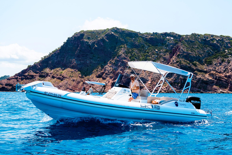 Experience the best sunset on a boat from Fornells Experience the best sunset by boat from Fornells
