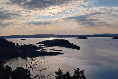 Oslo: Malmøya Guided Hike with Waffle & Salmon Tasting