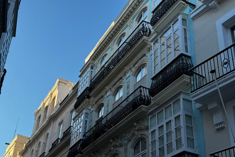 Cádiz do ponto de vista de uma gaivota: um passeio entre telhados e torres