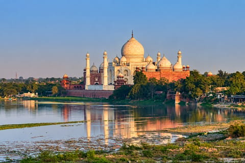 Agra: Sunrise Taj Mahal Guided Tour with Skip-the-Line Entry
