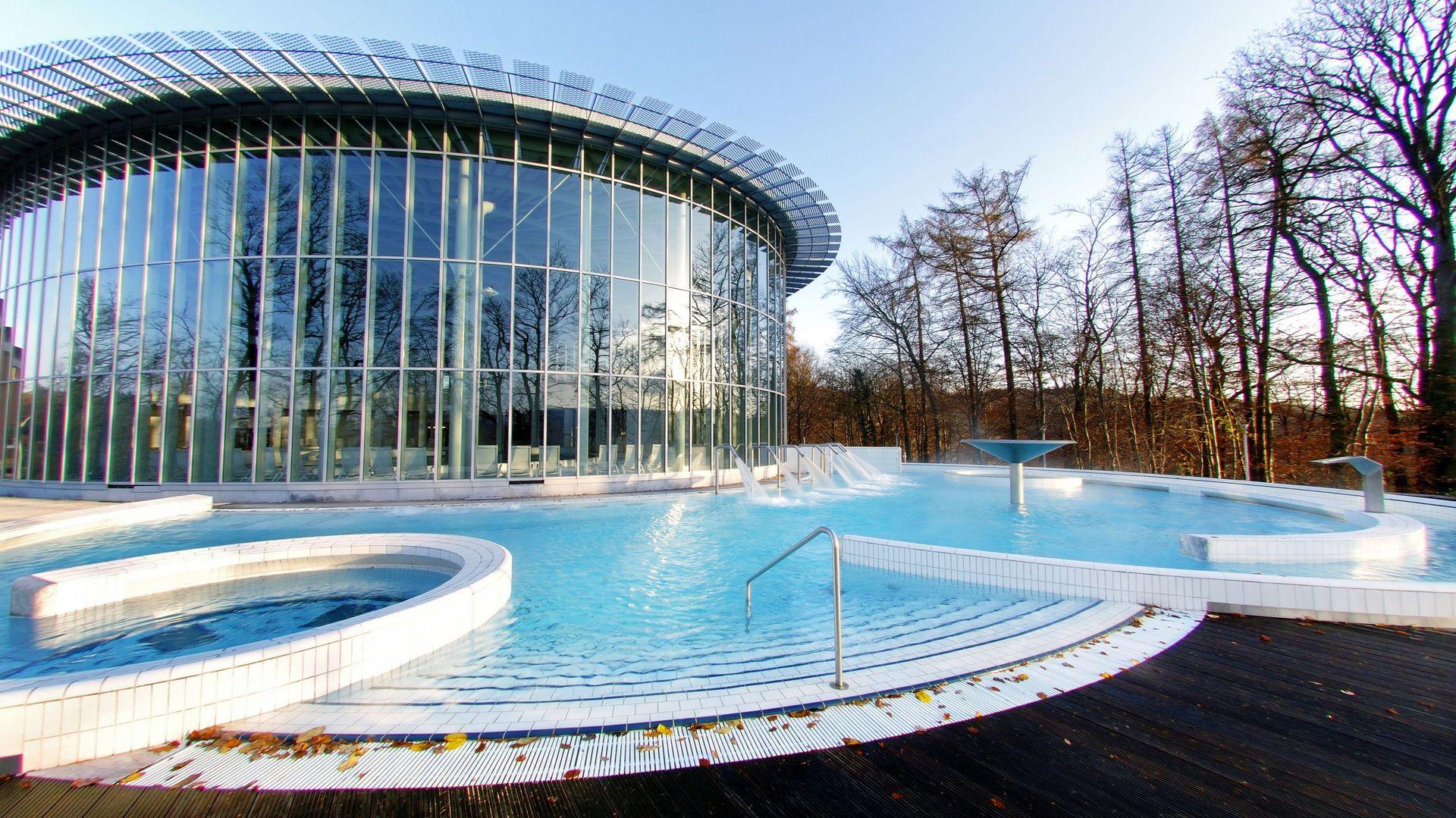 Luxemburg & Belgien: Thermalbad, Wasserfall & Schloss – Tagestour