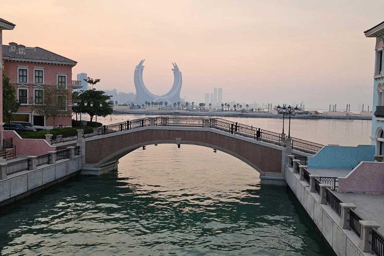 Tour de la ciudad de Doha-Qatar con guía tituladoVisita de la ciudad de Doha-Qatar con paseo en barco dhow Visita privada de la ciudad