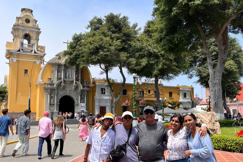 Lima: Private Tour of Barranco, La Herradura, and the Pachacámac Sanctuary