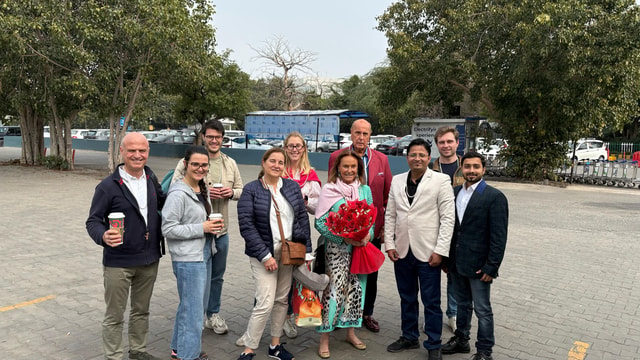 From Delhi: Agra Overnight Taj Mahal with Varanasi Tour