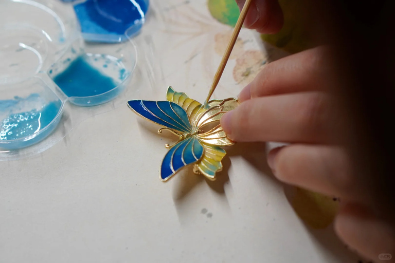 Guangzhou: Cold Enamel Brooch DIY Experience in Yongqingfang