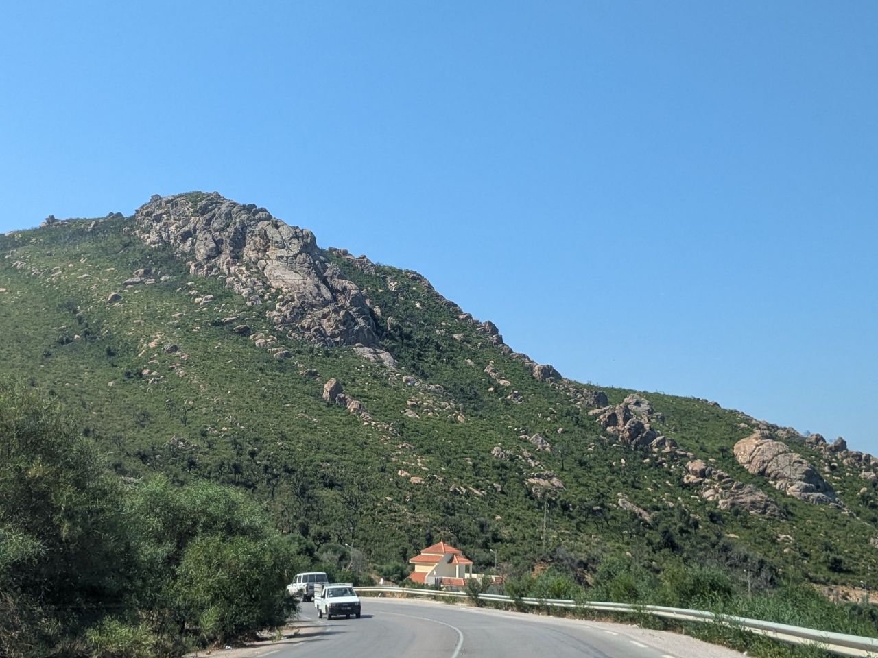 Tabarka: Wanderung im Melloula-Wald, Mittagessen und Tagestour zum Strand