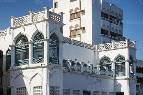 Muscat: Private City Tour with a Local Guide & Full Transfer