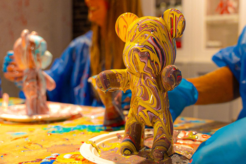 Color Room Lyon: Fun Pouring Painting Experience Classic Pouring Painting