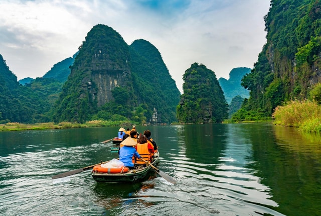 Hoa Lu, Tam Coc, & Mua Cave Day Trip with Lunch & Limousine