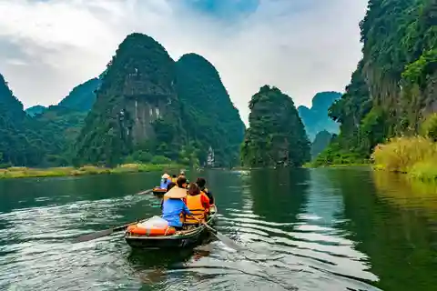 Hoa Lu, Tam Coc, & Mua Cave Day Trip with Lunch & Limousine