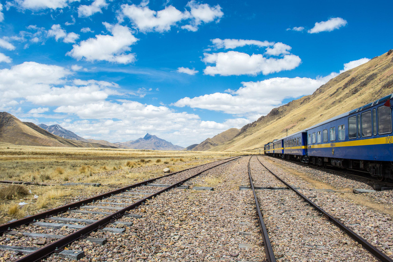 From Puno: Travel to Cusco in Titicaca Train All Inclusive