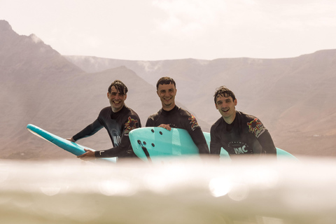 Lanzarote: Beginner's surfing lesson at Famara beach Package of 3 beginner surfing lessons (2 hours each)